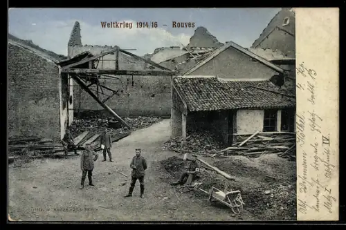 AK Rouves, Soldaten in Uniform in zerschossenem Ort