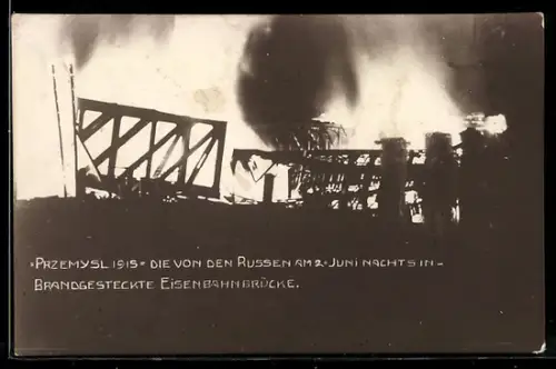 Foto-AK Przemysl, Von den Russen am 2. Juni nachts in Brand gesteckte Eisenbahnbrücke