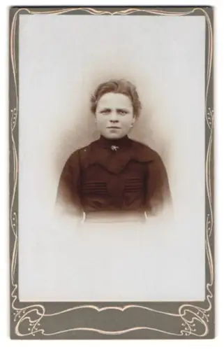 Fotografie unbekannter Fotograf und Ort, Porträt einer jungen Frau