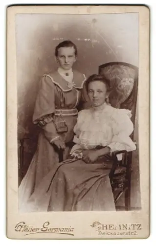 Fotografie Atelier Germania, Chemnitz, Zwickauerstr. 2, Zwei Damen in eleganter Kleidung