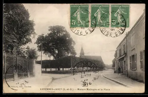 AK Varennes-Jarcy /S.-et-O., Maison Malingre et la Place