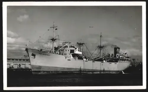 Fotografie Frachtschiff Fred. Christensen in Ballast im Hafen