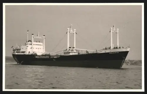Fotografie Frachtschiff Stella Orion bei Einfahrt in den Hafen