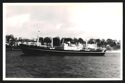 Fotografie Frachtschiff Toronto bei Einfahrt in den Hafen