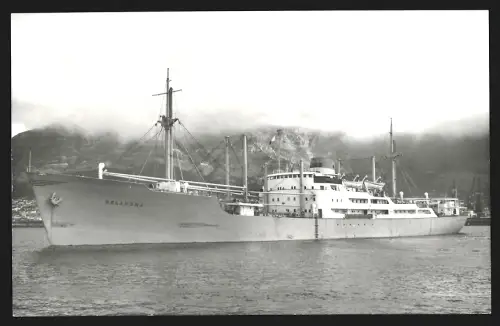 Fotografie Frachtschiff Oklahoma vor dem Tafelberg in Kapstadt