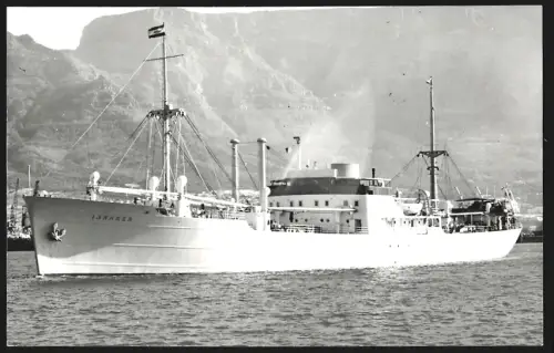 Fotografie Schwedisches Frachtschiff Innaren von 1944 in der Tafelbai vor Kapstadt