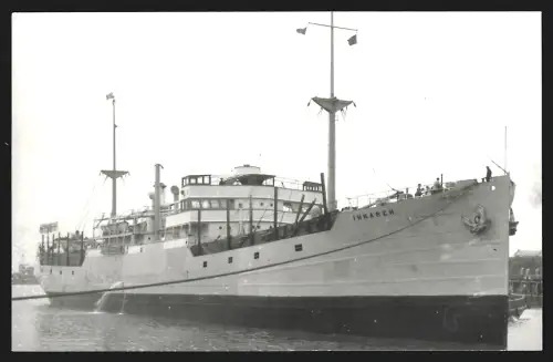 Fotografie Schwedisches Frachtschiff Innaren beim Anlegemanöver