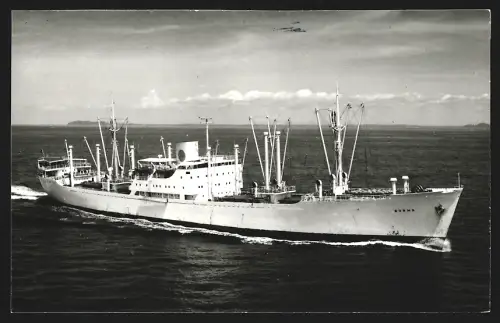 Fotografie Schwedisches Frachtschiff Burma von 1952 aus der Vogelschau