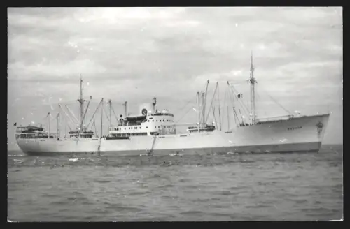Fotografie Schwedisches Frachtschiff Bataan von 1946 in Seitenansicht