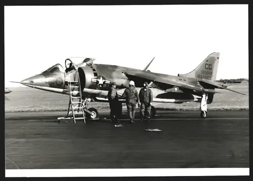 Fotografie Flugzeug Hawker Siddeley, Senkrechtstarter des USMC, Kennung 159249