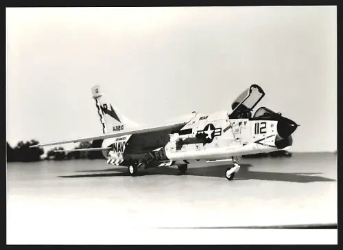 Fotografie Flugzeugmodell Vought A-7, Kampfjet der US-Navy Staffel VF-24, Kennung 149210