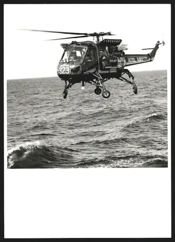 Fotografie Hubschrauber Westland Wasp der britischen Fregatte HMS Ambuscade, Kennung 323