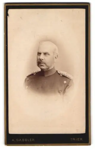 Fotografie A. Gassler, Trier, Hosenstrasse 7a, Major im Überrock