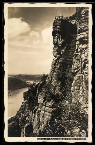Foto-AK Walter Hahn, Dresden, NR: 3181, Sächs.Schweiz, Bastei-Felsen mit Blick zum Fluss