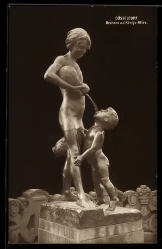 AK Düsseldorf, Brunnen an der Königs-Allee, Trinkendes Kleinkind