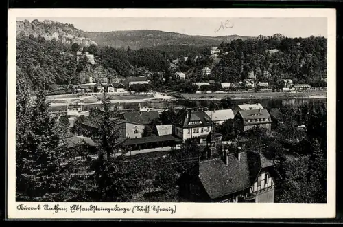 AK Rathen /Sächs. Schweiz, Ortsansicht und Elbsandsteingebirge