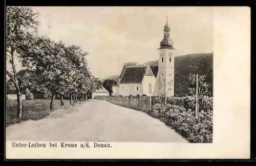 AK Unter-Loiben bei Krems, Ortseingang mit Kirche, Strassenpartie