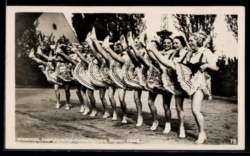 AK Berlin, Internationale Handwerks-Ausstellung 1938, Tänzerinnen