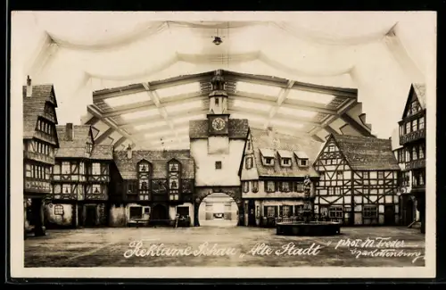 AK Berlin, Reklameschau Alte Stadt, Marktplatz mit Tor und Brunnen