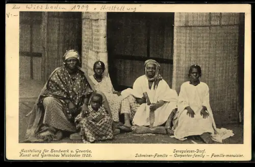 AK Wiesbaden, Ausstellung für Handwerk und Gewerbe, Kunst und Gartenbau 1909, Senegalesen-Dorf, Schreiner-Familie