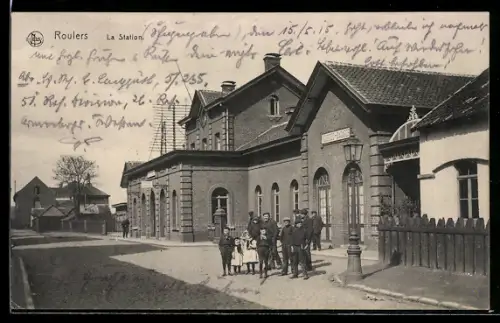 AK Roulers, La Station, Menschen vor dem Bahnhof