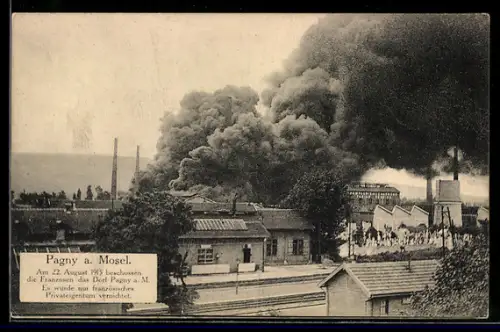 AK Pagny-sur-Moselle, Vue de l`incendie après l`attaque francaise du 22 août 1914