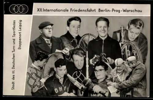 AK XII. Internationale Friedensfahrt 1959 Berlin-Prag-Warschau, Etappenort Leipzig, Kollage von Radsportlern
