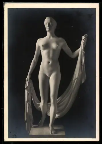 Künstler-AK Arno Breker: Schreitende, Skulptur einer nackten Dame mit Gewand
