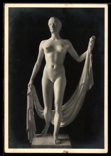 Künstler-AK Arno Breker: Schreitende, Skulptur einer nackten Dame mit Gewand