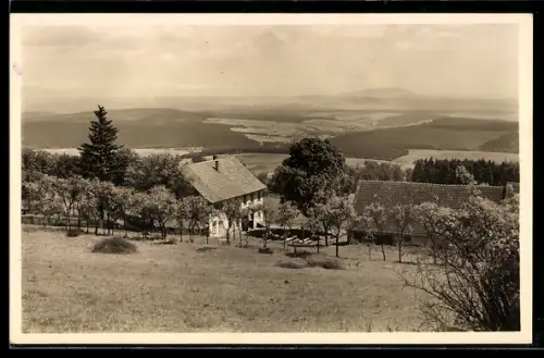 AK Oepfershausen /Rhön., Gasthof und Pension Amönenhof, Besitzer Karl Hanitsch, Blick auf den Dolmar