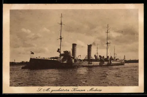 AK Geschützter Kreuzer S.M.S. Medusa an der Festmachertonne, Kriegsschiff