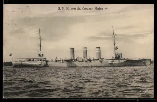 AK Kleiner geschützter Kreuzer S.M.S. Mainz vor Anker liegend, Kriegsschiff