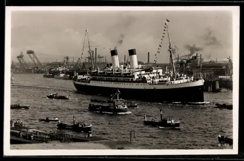 AK Passagierschiff M.S. Monte Olivia im Hamburger Hafen