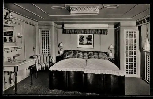 AK Passagierschiff Deutschland der Hamburg-Amerika Linie, Blick in eine Luxuskabine