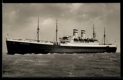 AK Passagierschiff Deutschland der Hamburg-Amerika-Linie auf See