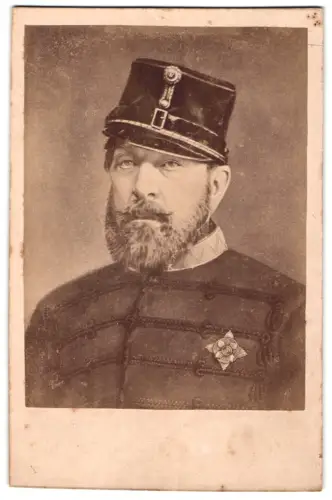 Fotografie R. Carbonnier, Braunschweig, Portrait Wilhelm Herzog von Braunschweig in Uniform mit Brustorden