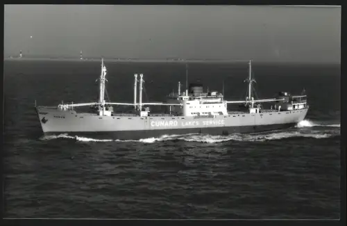 Fotografie Frachtschiff Nardo vom Cunard Lakes Service in Fahrt