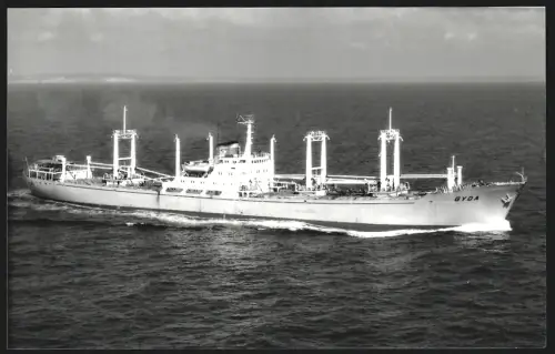 Fotografie Frachtschiff Gyda hohe Fahrt laufend