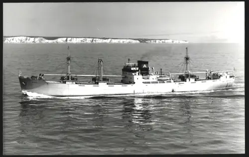 Fotografie Frachtschiff Spero vor der Kreideküste im Englischen Kanal