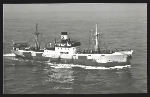 Fotografie Frachtschiff Berkel mit Autolandung an Deck