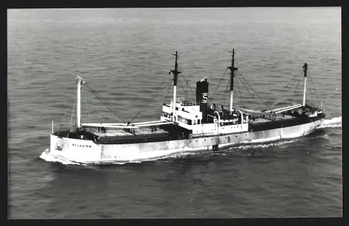 Fotografie Frachtschiff Pilhamn mit Decksladung in Fahrt