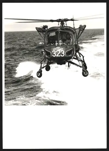 Fotografie Hubschrauber Westland Wasp der britischen Fregatte HMS Ambuscade, Kennung 323