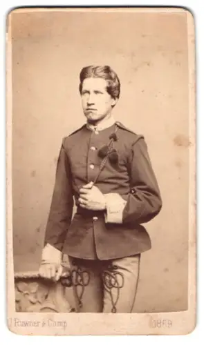 Fotografie J. Ruwner & Comp., Wien, Wollzeile 34, K.u.K. Gefreiter in Uniform mit Schützenschnur