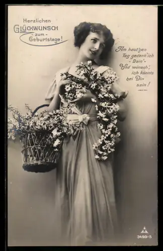 Foto-AK Photochemie Berlin Nr. 3498-5: Junge Dame mit Blumen u. Blumenkorb, Geburtstagsgruss