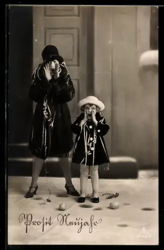Foto-AK Photochemie Berlin Nr. 5945/2: Dame und Mädchen rufen, Schneebälle, Neujahrsgruss
