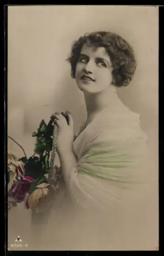 Foto-AK Photochemie Berlin Nr. 4028-6: Junge Dame mit Rosenkörbchen