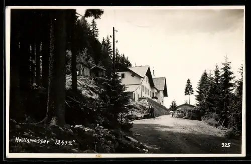 AK Heiligwasser bei Igls, Strassenpartie mit Gasthaus-Pension Heilig Wasser Thurnbichler