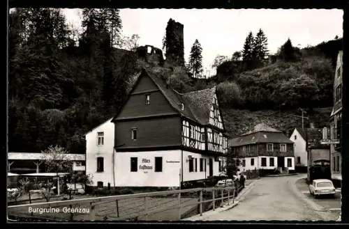 AK Grenzau, Burgruine, Altes Gasthaus mit Garten, Strassenpartie