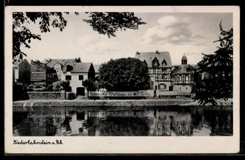 AK Niederlahnstein a. Rh., Historische Ortsansicht mit Fachwerkhäusern und Gasthaus an der Lahn