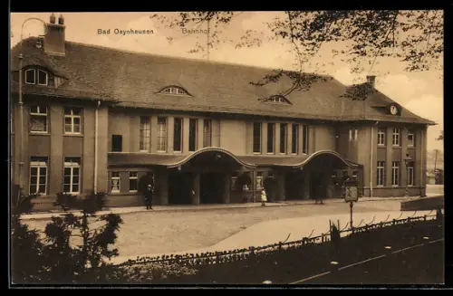 AK Bad Oeynhausen, Bahnhof mit Vorplatz